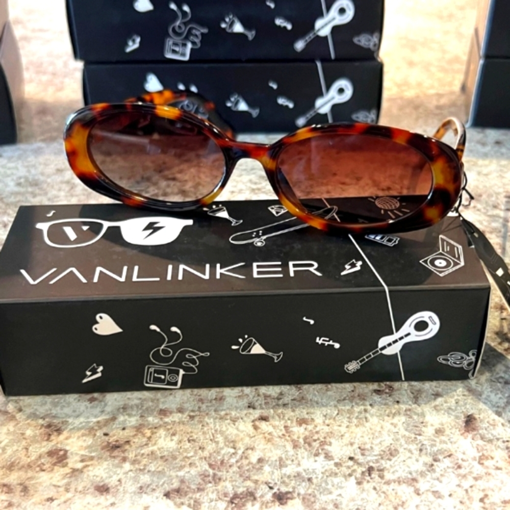 Tortoise Shell Sunnies ☀️😎NWT NIB